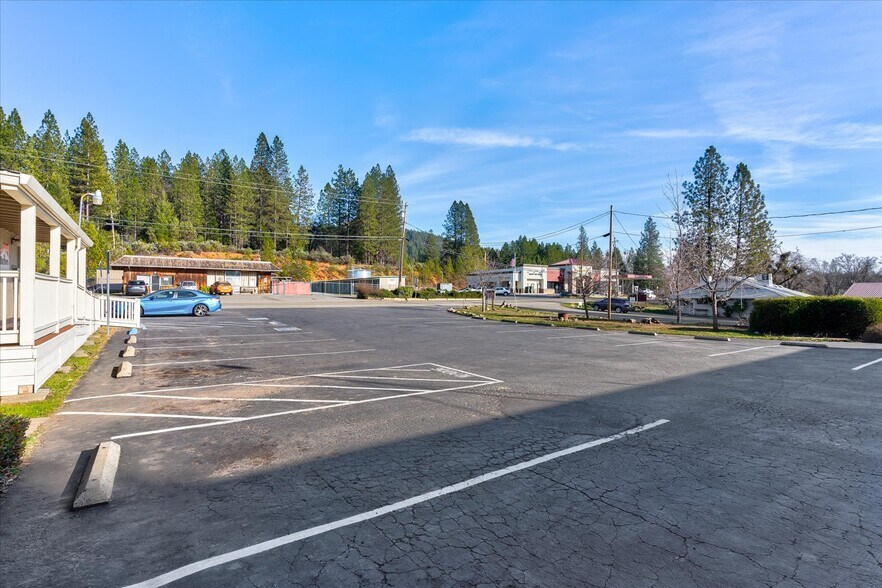 More Photos Of 16850 Willow Glen Rd, Brownsville Storefront Retail Office For Sale