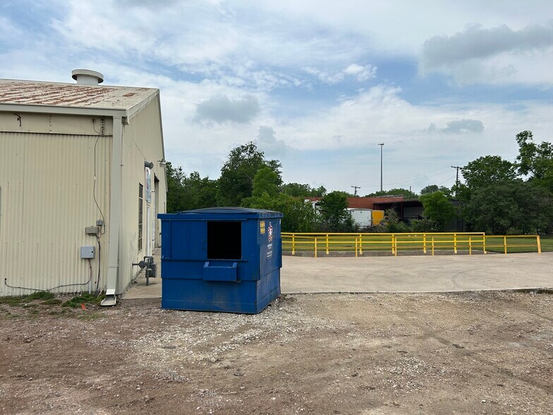 More Photos Of 616 S 9th St, Corsicana Warehouse For Sale