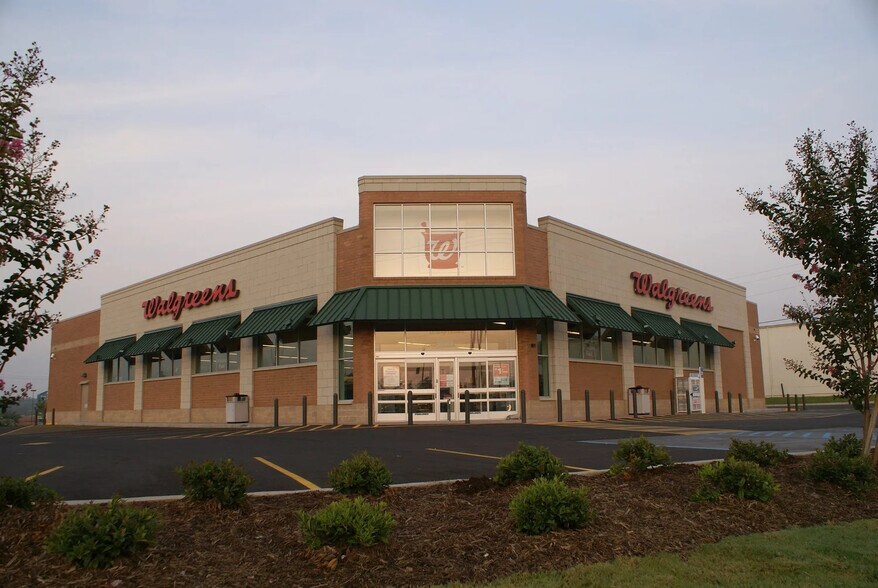 Primary Photo Of 2225 E Walnut Ave, Dalton Drugstore For Lease