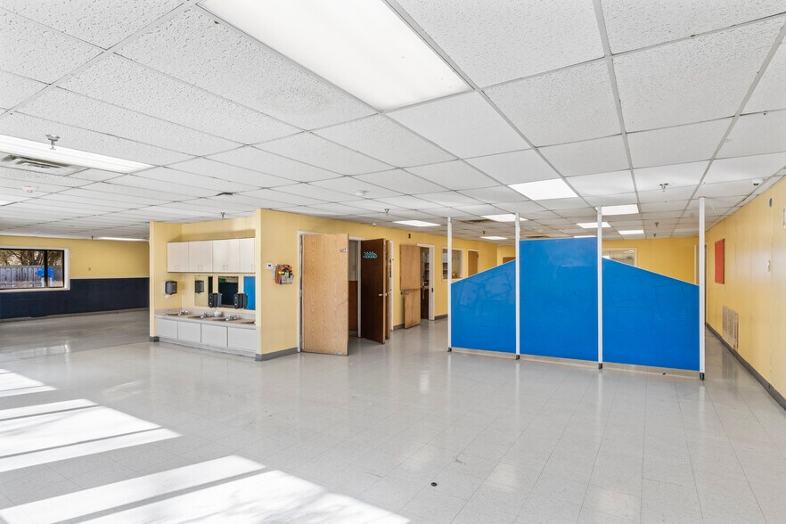 More Photos Of 211 Edds Ln, Sterling Schools For Sale