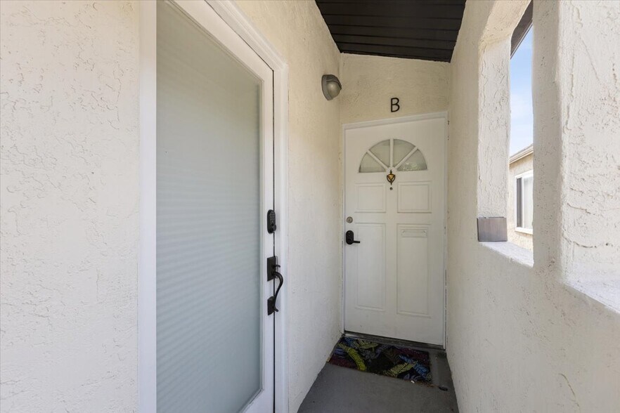 More Photos Of 2033 Garnet Ave, San Diego Apartments For Sale