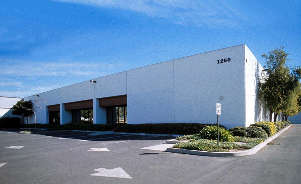 More Photos Of 1250 Stellar Dr, Oxnard Warehouse For Sale