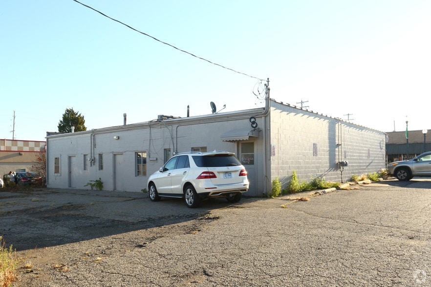 More Photos Of 108-112 S Grand Blanc Rd, Grand Blanc Storefront For Lease