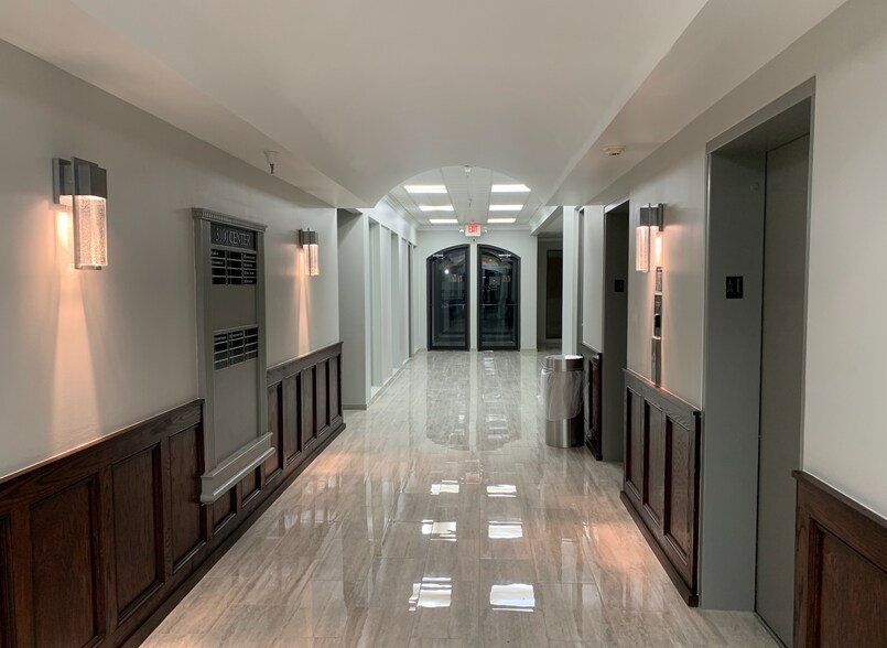 More Photos Of 3105 E Skelly Dr, Tulsa Office For Lease