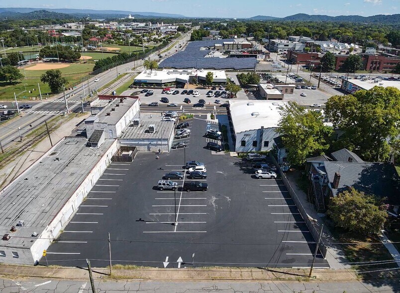 More Photos Of 1304 McCallie Ave, Chattanooga Flex For Lease