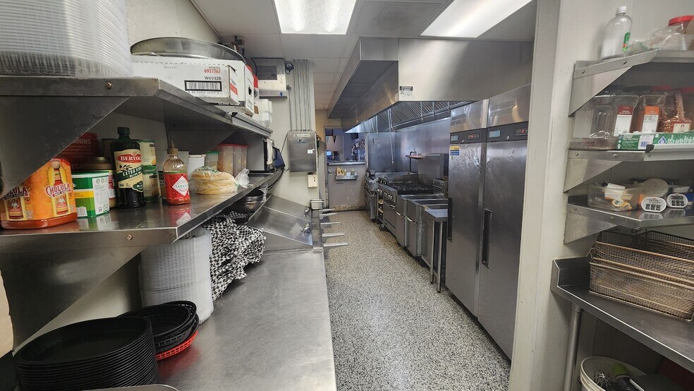 More Photos Of 3900-3904 E Lake St, Minneapolis Restaurant For Sale