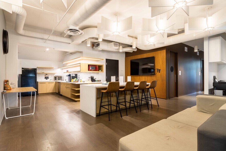 More Photos Of 2201 Bayshore Blvd, San Francisco Office For Lease