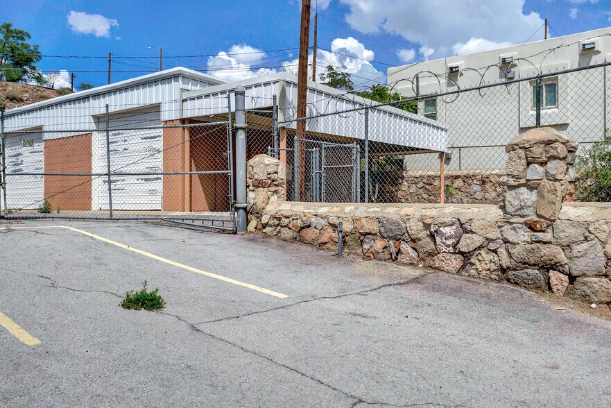 More Photos Of 232 Torres St, El Paso Storefront Retail Office For Lease