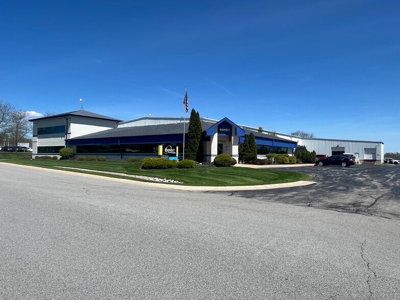 More Photos Of 851 Transport Dr, Valparaiso Flex For Sale