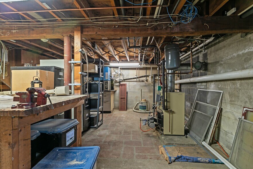 More Photos Of 74 Valley Rd, Middletown Office For Sale