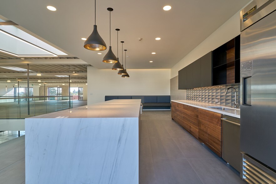 More Photos Of 2236 S Barrington Ave, Los Angeles Loft Creative Space For Lease