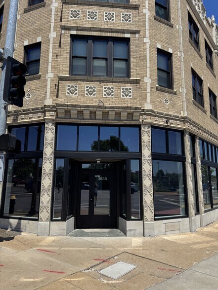 Primary Photo Of 3835 S Kingshighway Blvd, Saint Louis General Retail For Lease