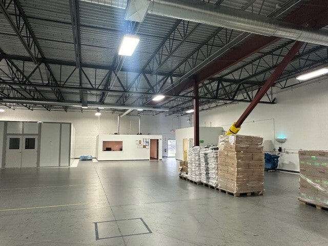 More Photos Of 6515 Transit Rd, Bowmansville Warehouse For Lease