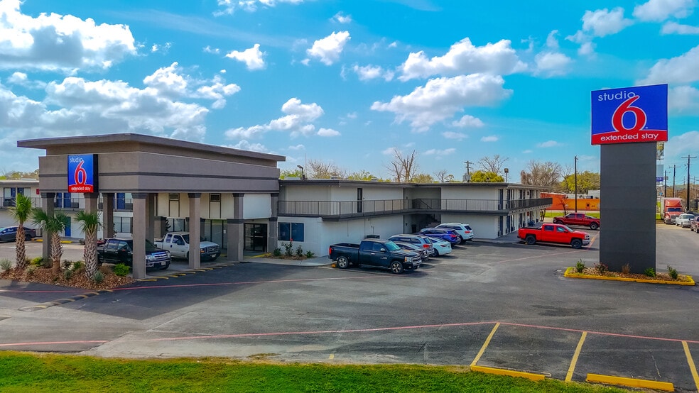 More Photos Of 110 E Highway 6, Alvin Hotel For Sale