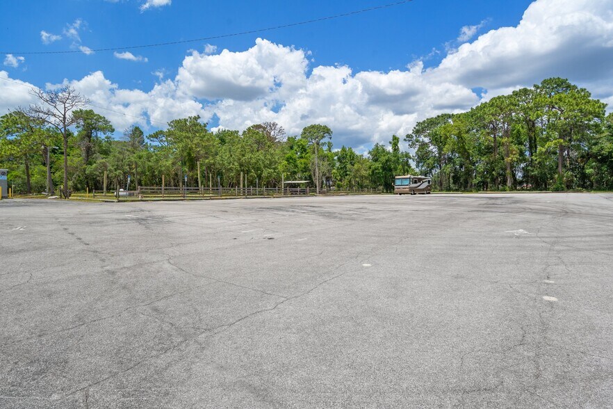 More Photos Of 299 E Gulf To Lake Hwy, Lecanto Storefront For Sale