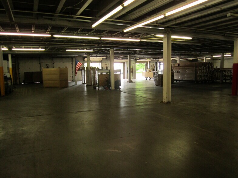 More Photos Of 3745 Hendricks Rd, Youngstown Warehouse For Lease