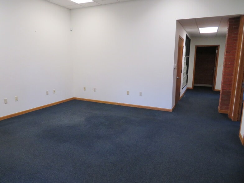 More Photos Of 311 S Nevada Ave, Colorado Springs General Retail For Sale