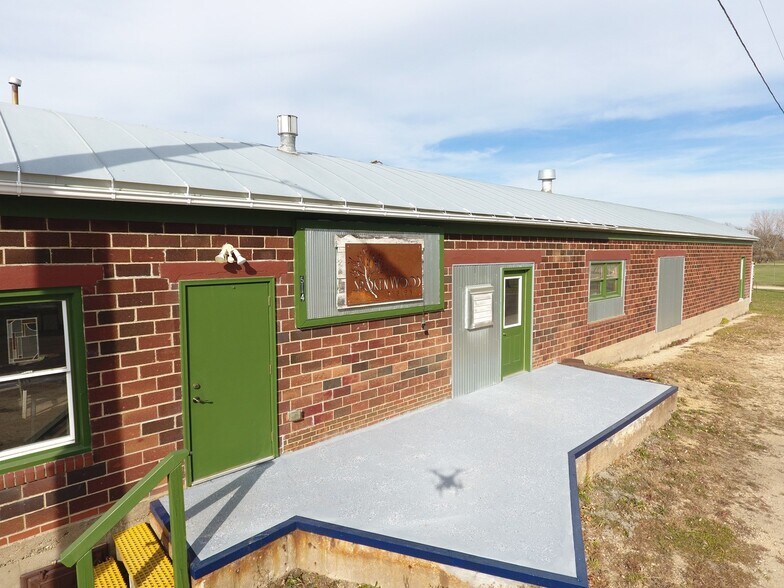 More Photos Of 514 Railroad Ave, Viroqua Manufacturing For Sale