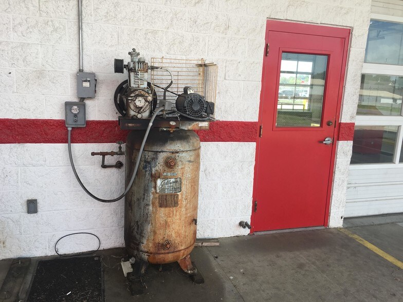 More Photos Of 914 W Main St, Cabot Auto Repair For Lease