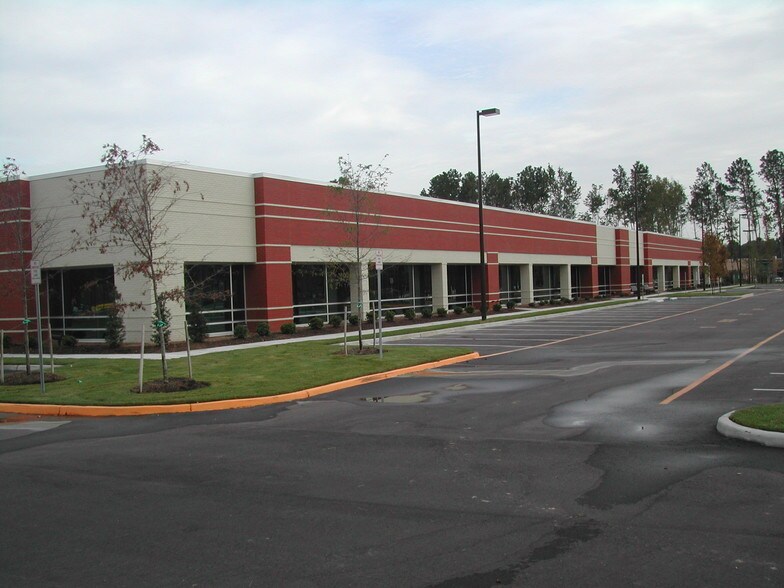 More Photos Of 7007 Harbour View Blvd, Suffolk Office For Lease