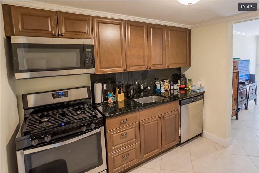 More Photos Of 326 S Federal Hwy, Lake Worth Specialty For Sale