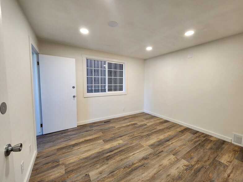 More Photos Of 1445 S Poplar St, Casper Office Residential For Lease