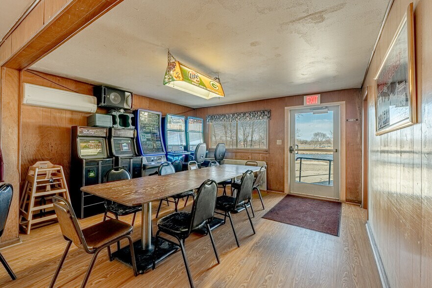 More Photos Of 127 W Main St, Belleville Restaurant For Sale