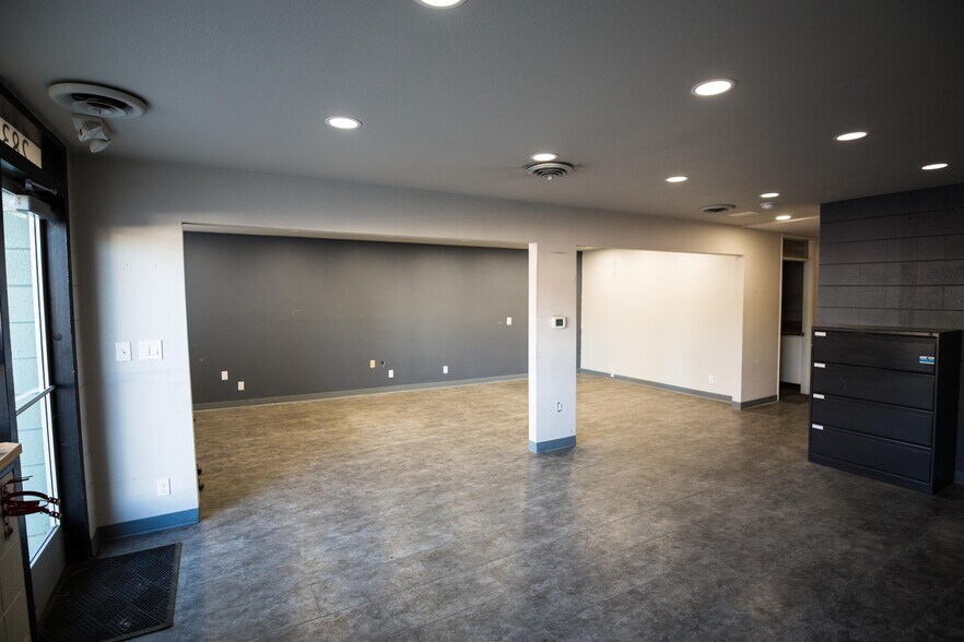 More Photos Of 1105 SE Woodward St, Portland Warehouse For Sale