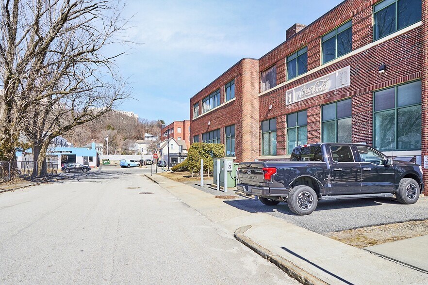 More Photos Of 333 Shrewsbury St, Worcester Warehouse For Lease