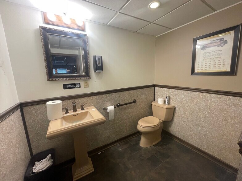 More Photos Of 11979 William Penn Hwy, Huntingdon Hotel For Sale