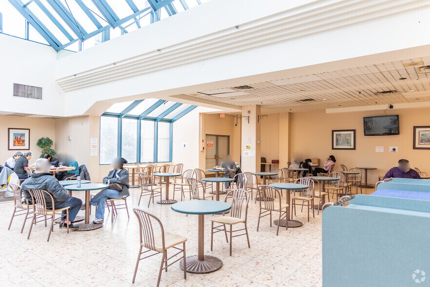 More Photos Of 670 Hwy-7 E, Richmond Hill General Retail For Sale