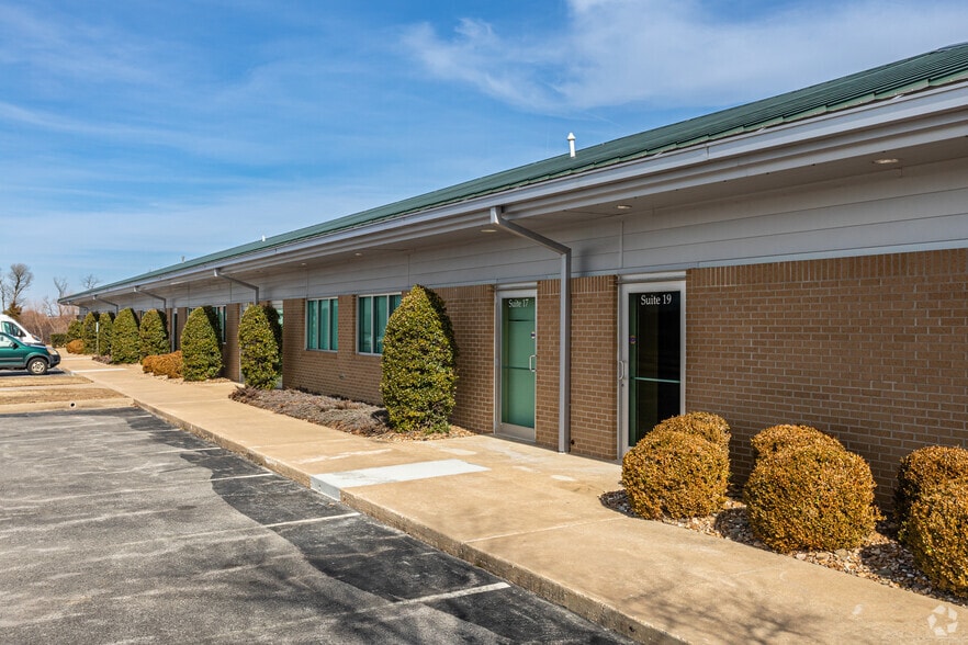 More Photos Of 3101 SW I St, Bentonville Unknown For Lease