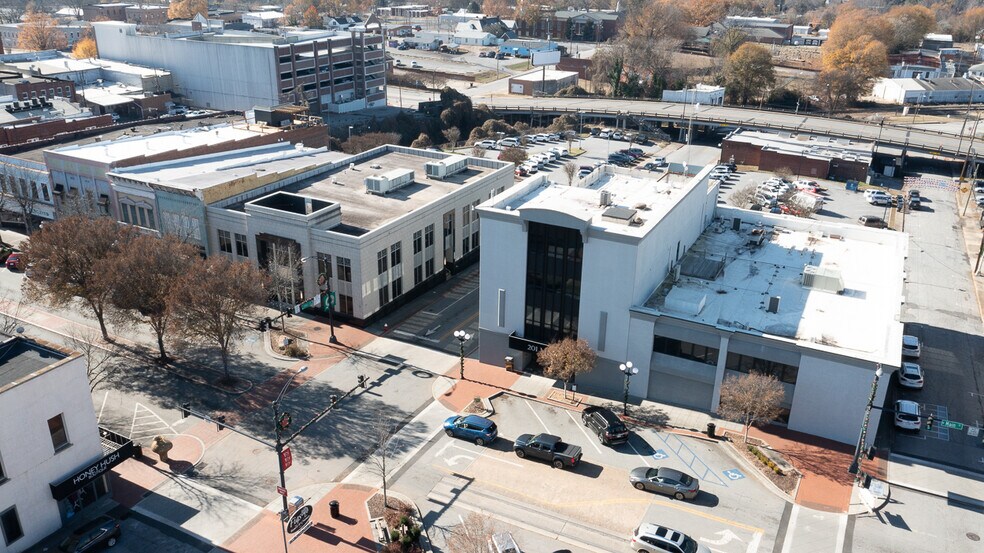 More Photos Of 129 N Main St, Anderson Office For Lease