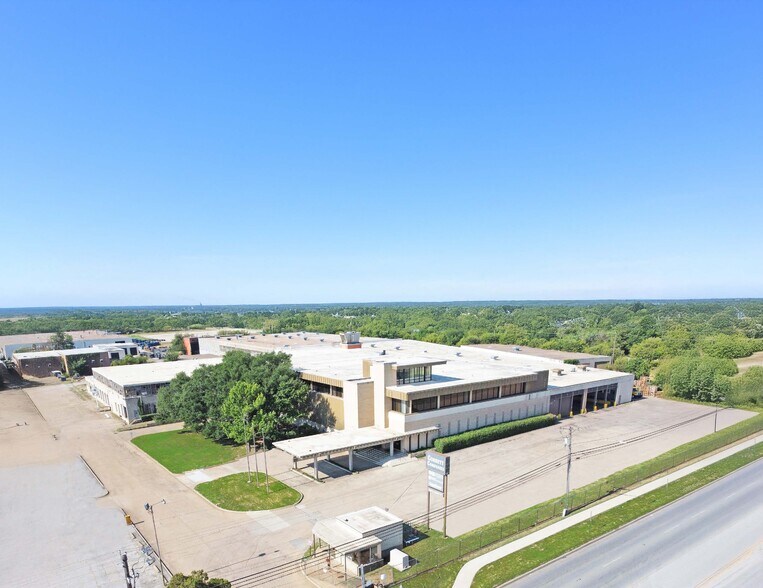 Primary Photo Of 1300 E Berry St, Fort Worth Warehouse For Lease