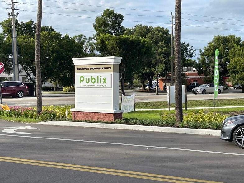 More Photos Of 14561 Palm Beach Blvd, Fort Myers General Retail For Lease