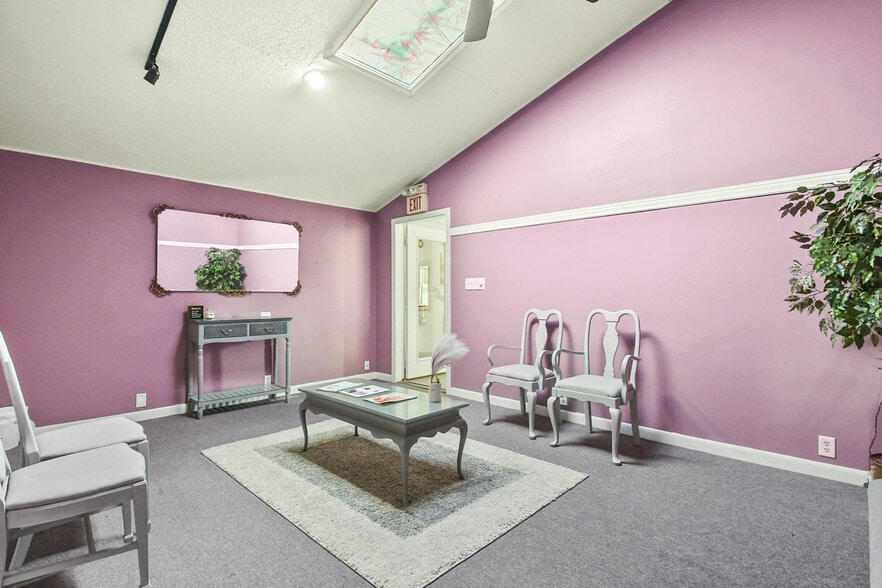 More Photos Of 194 Rockdale Ave, New Bedford Freestanding For Sale