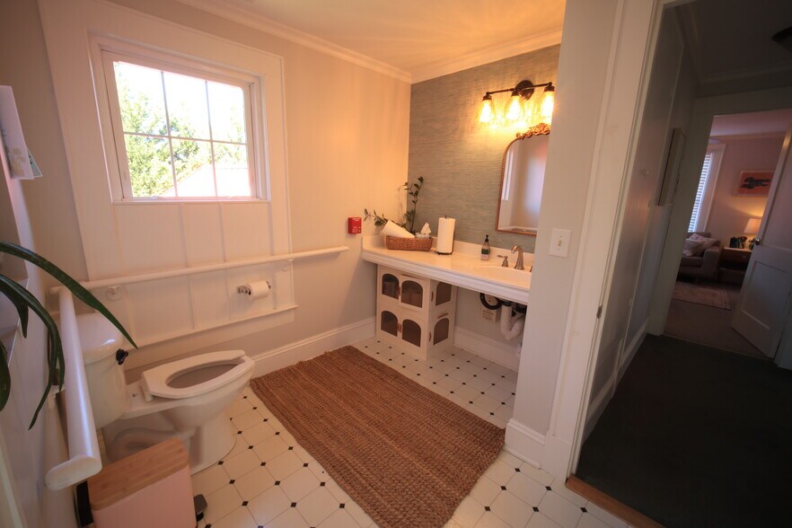 More Photos Of 4 Northcrest Dr, Weaverville Office For Sale