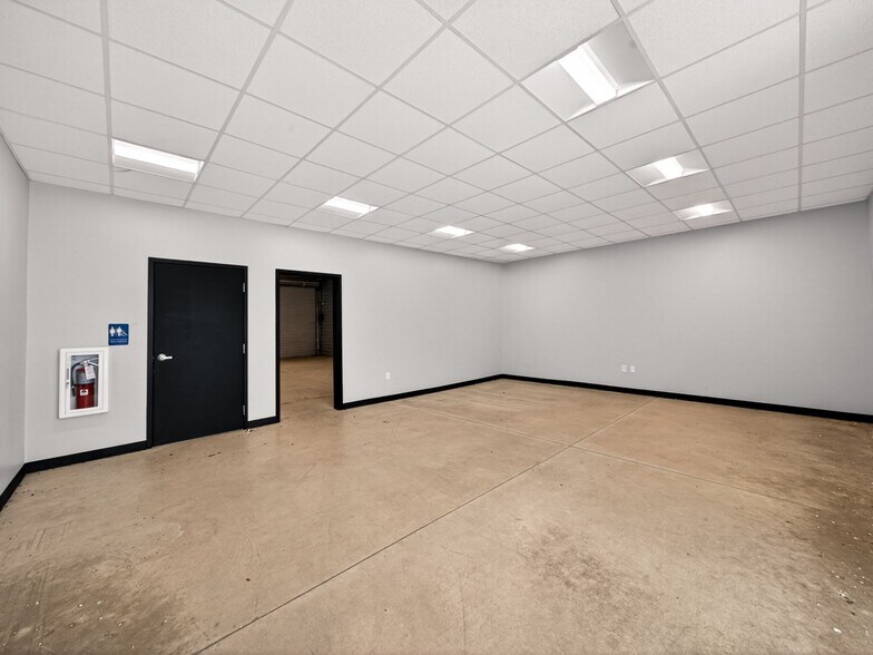 More Photos Of 8114 City Base Landing, San Antonio Unknown For Lease