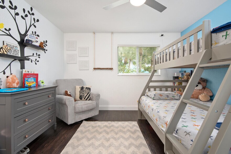 More Photos Of 185 Faubel St, Sarasota Specialty For Sale