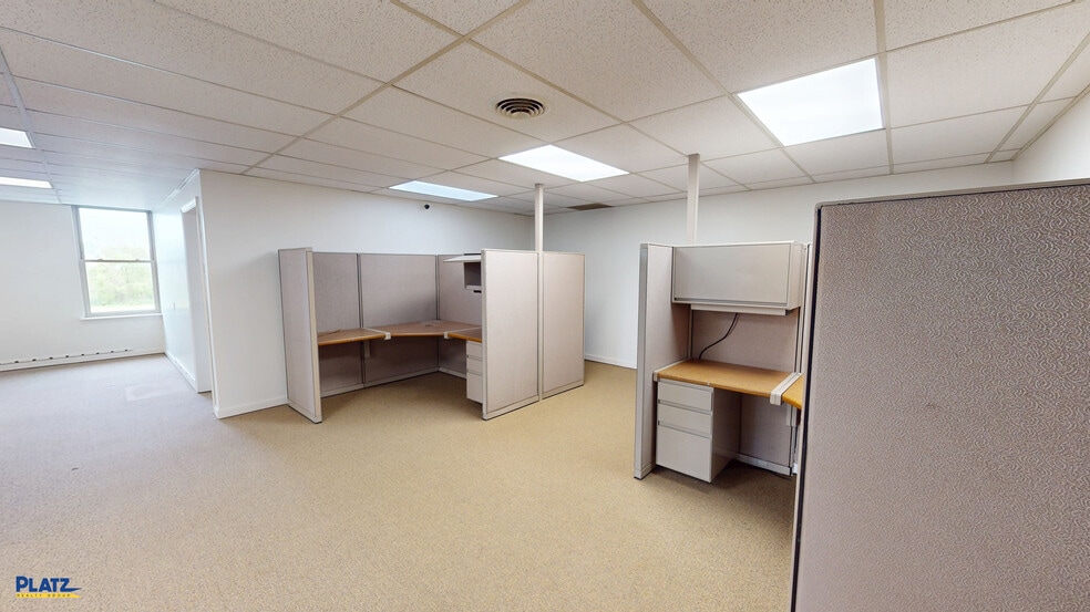 More Photos Of 85 Karago Ave, Youngstown Unknown For Lease