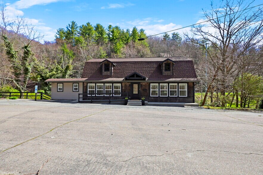 More Photos Of 3453 S Hwy 321, Blowing Rock General Retail For Sale