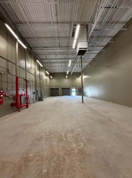 More Photos Of 8102 Blanding Blvd, Jacksonville Storefront For Lease