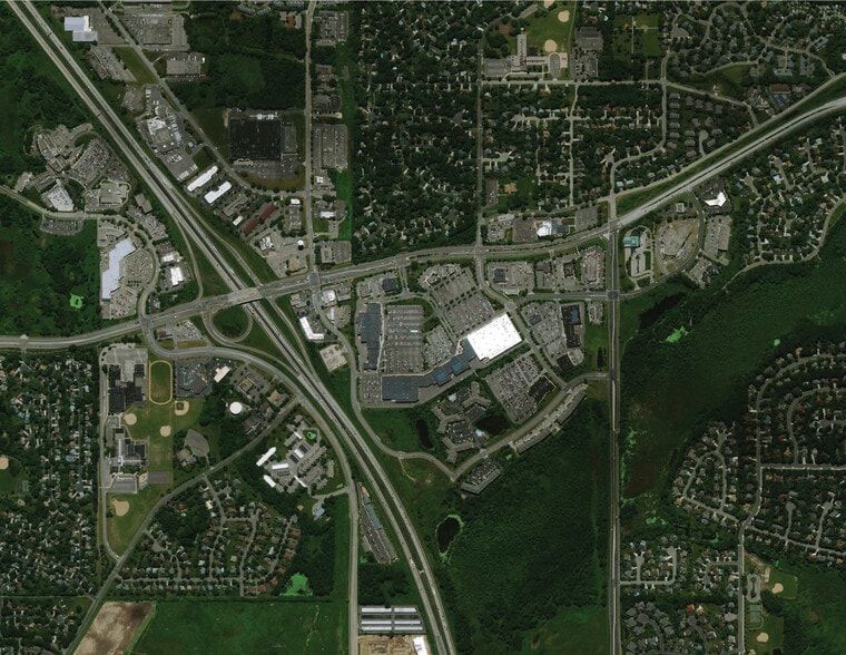 More Photos Of 1505-1555 Queens Dr, Woodbury Freestanding For Lease