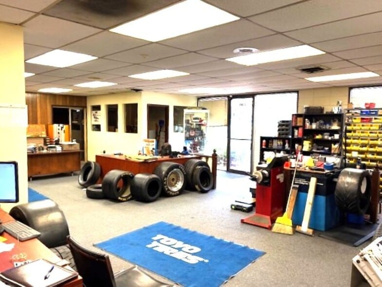 More Photos Of 2882 Grove Way, Castro Valley Service For Lease