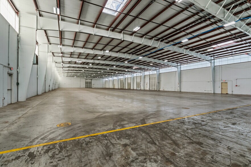 More Photos Of 12343 Cutten Rd, Houston Warehouse For Lease
