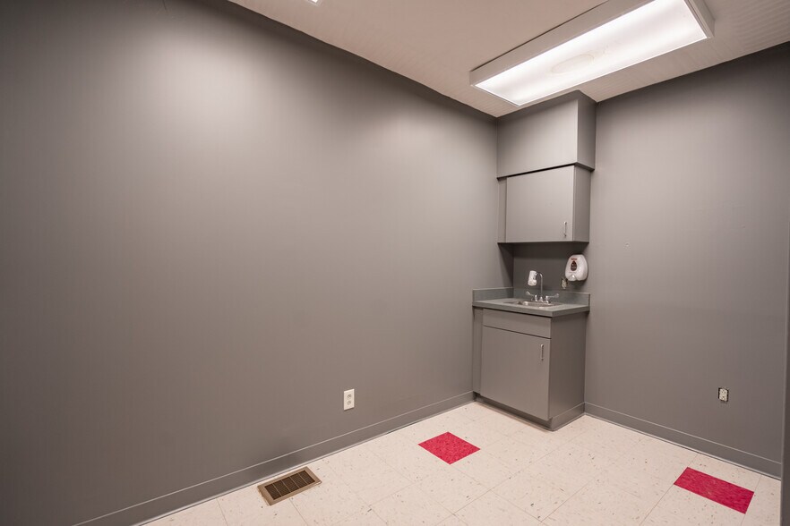 More Photos Of 24 Madison Ave, Endicott Medical For Sale