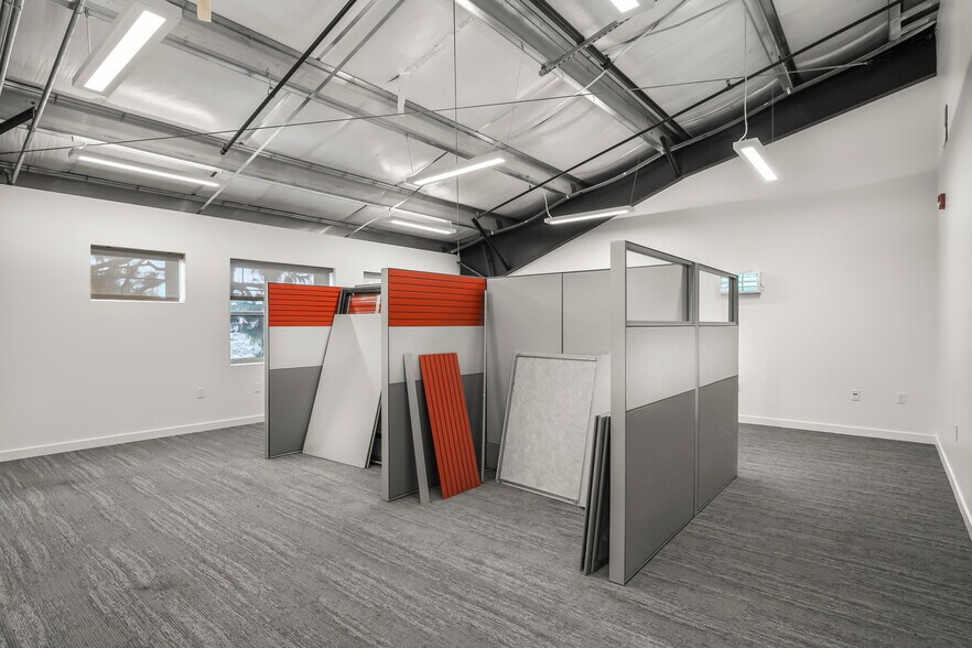 More Photos Of 275 W Lundgren Mill Dr, Sisters Manufacturing For Lease