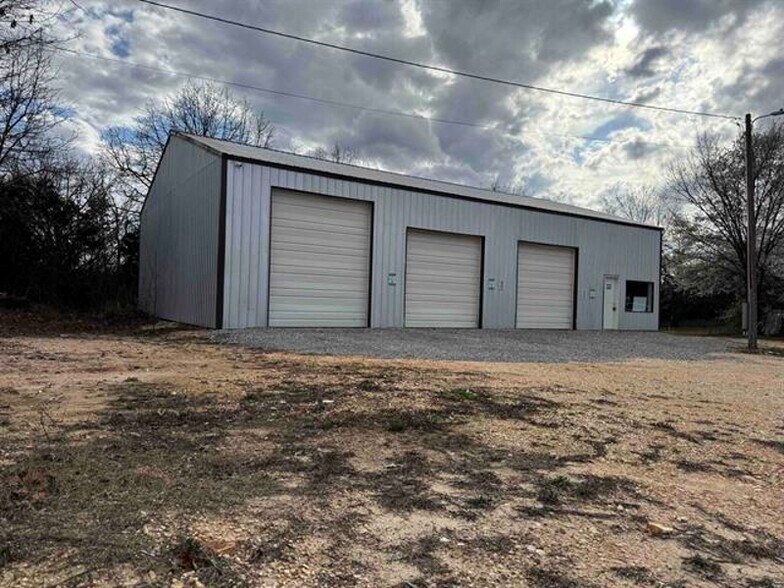 More Photos Of 6906 62/412 Highway, Viola Auto Repair For Sale