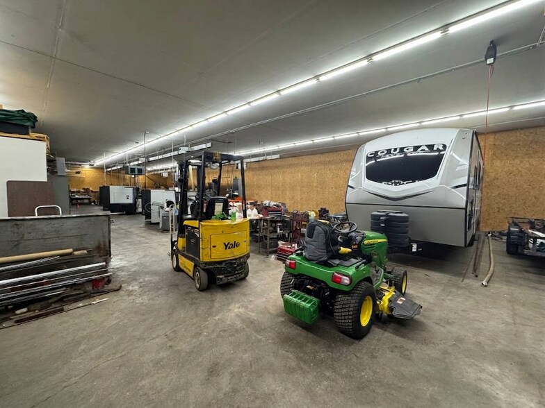 More Photos Of 9781 86th Ave N, Maple Grove Warehouse For Lease
