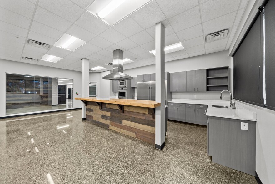 More Photos Of 210 SE 34th St, Bentonville Office For Sale